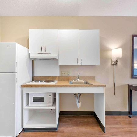 Extended Stay America Select Suites - Charlotte - University Place - E Mccullough Dr Екстер'єр фото