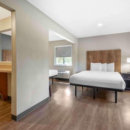 Extended Stay America Select Suites - Charlotte - University Place - E Mccullough Dr Екстер'єр фото