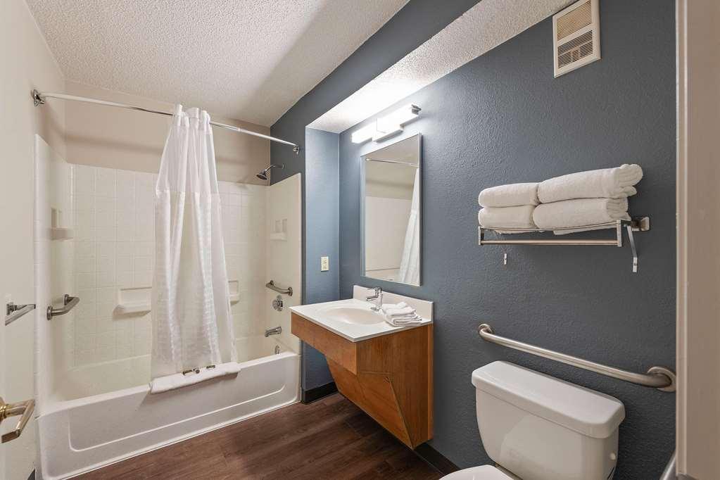 Extended Stay America Select Suites - Charlotte - University Place - E Mccullough Dr Екстер'єр фото