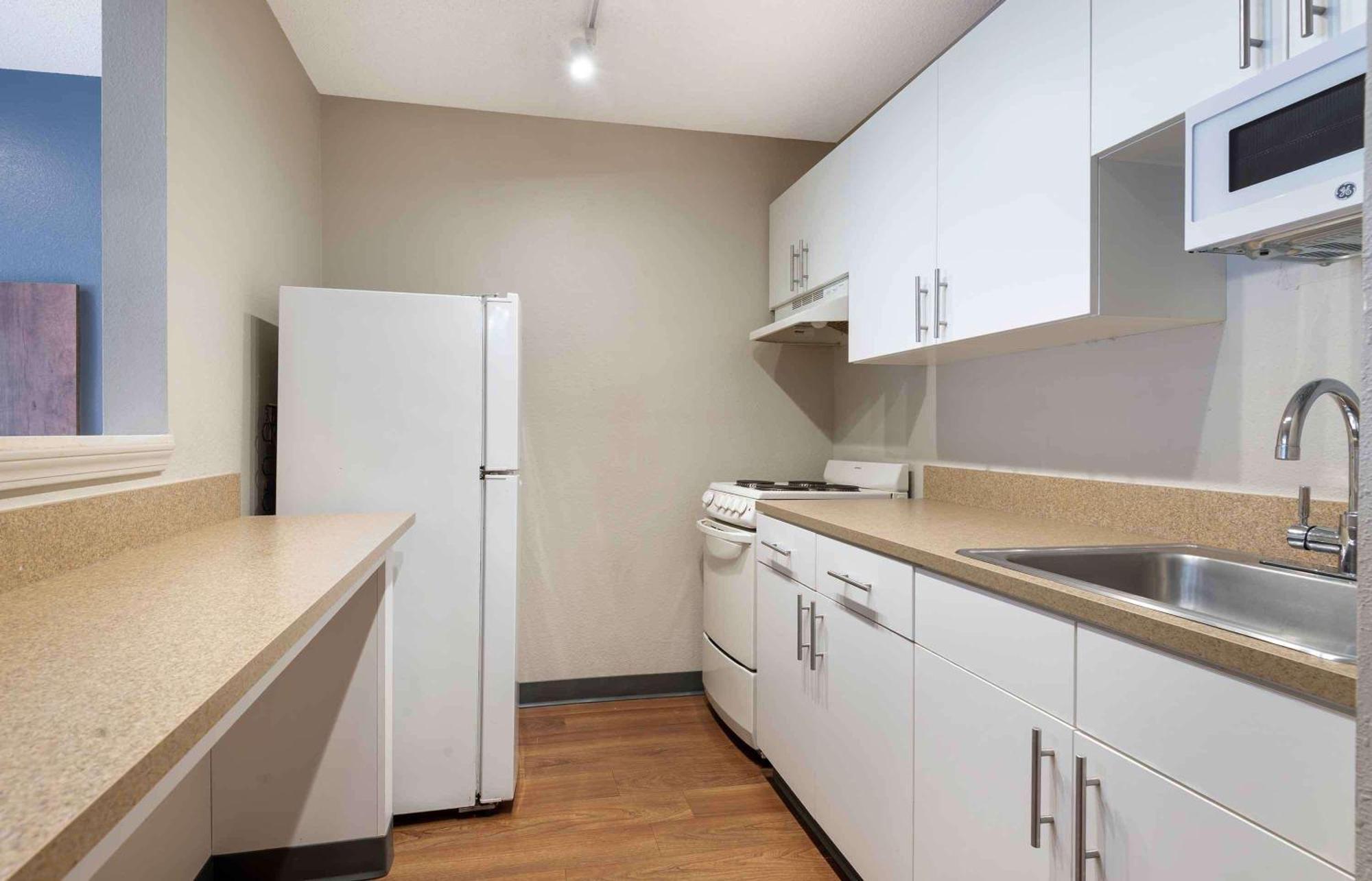 Extended Stay America Select Suites - Charlotte - University Place - E Mccullough Dr Екстер'єр фото