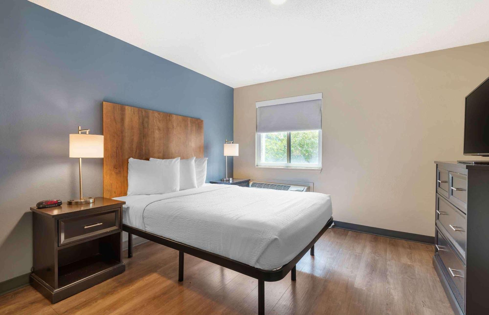 Extended Stay America Select Suites - Charlotte - University Place - E Mccullough Dr Екстер'єр фото