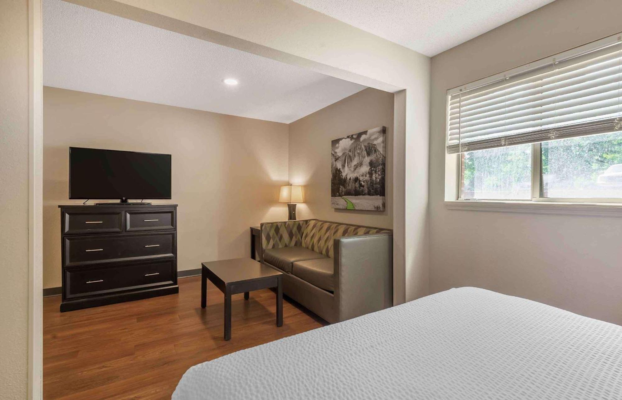 Extended Stay America Select Suites - Charlotte - University Place - E Mccullough Dr Екстер'єр фото