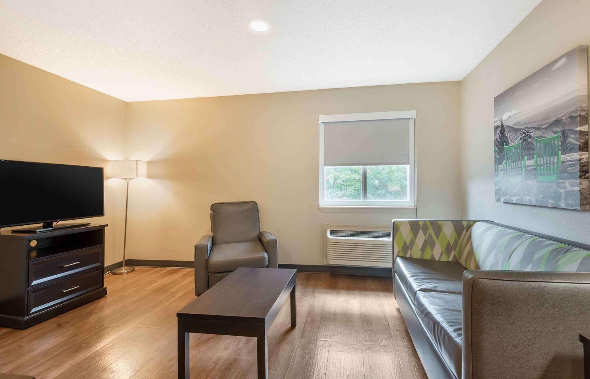 Extended Stay America Select Suites - Charlotte - University Place - E Mccullough Dr Екстер'єр фото
