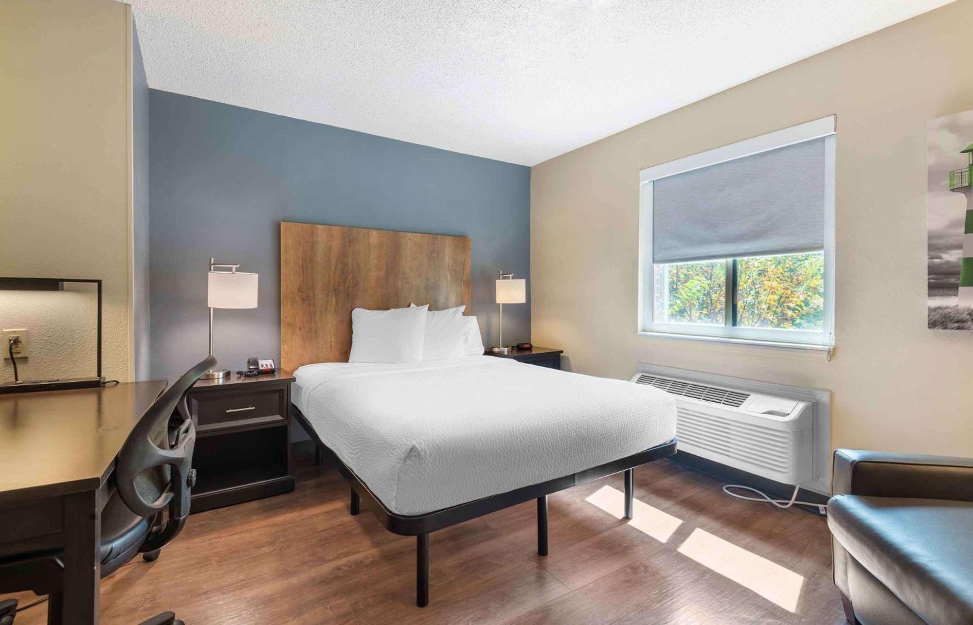Extended Stay America Select Suites - Charlotte - University Place - E Mccullough Dr Екстер'єр фото