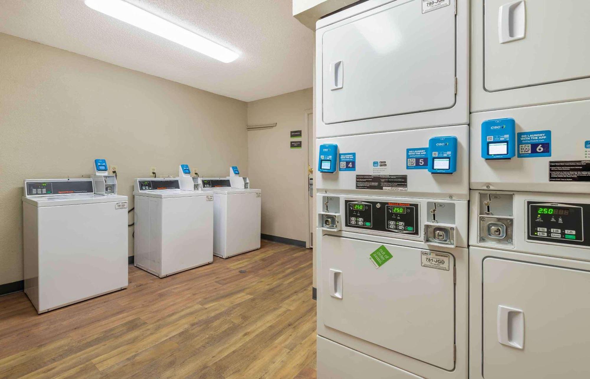 Extended Stay America Select Suites - Charlotte - University Place - E Mccullough Dr Екстер'єр фото