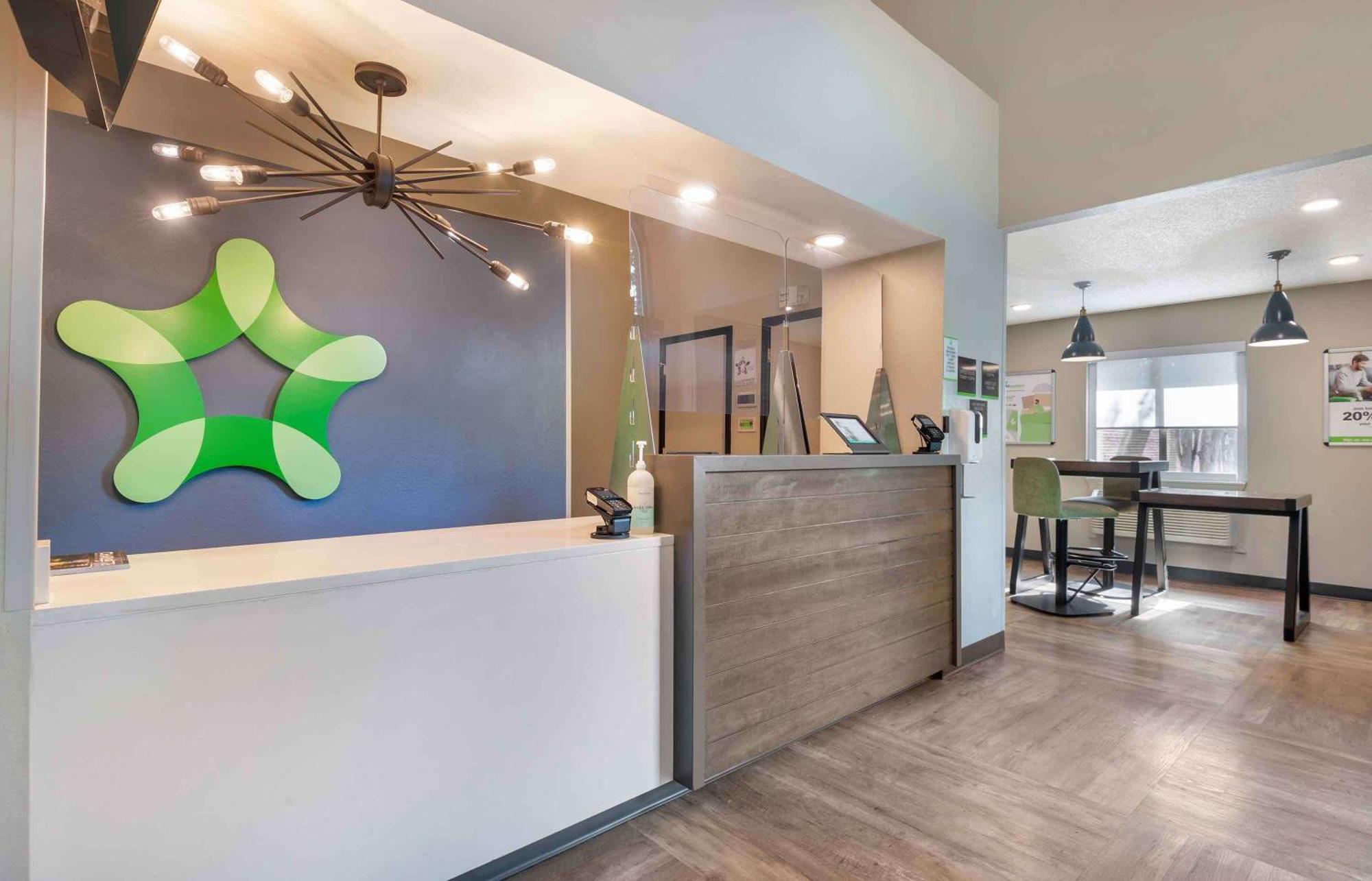 Extended Stay America Select Suites - Charlotte - University Place - E Mccullough Dr Екстер'єр фото