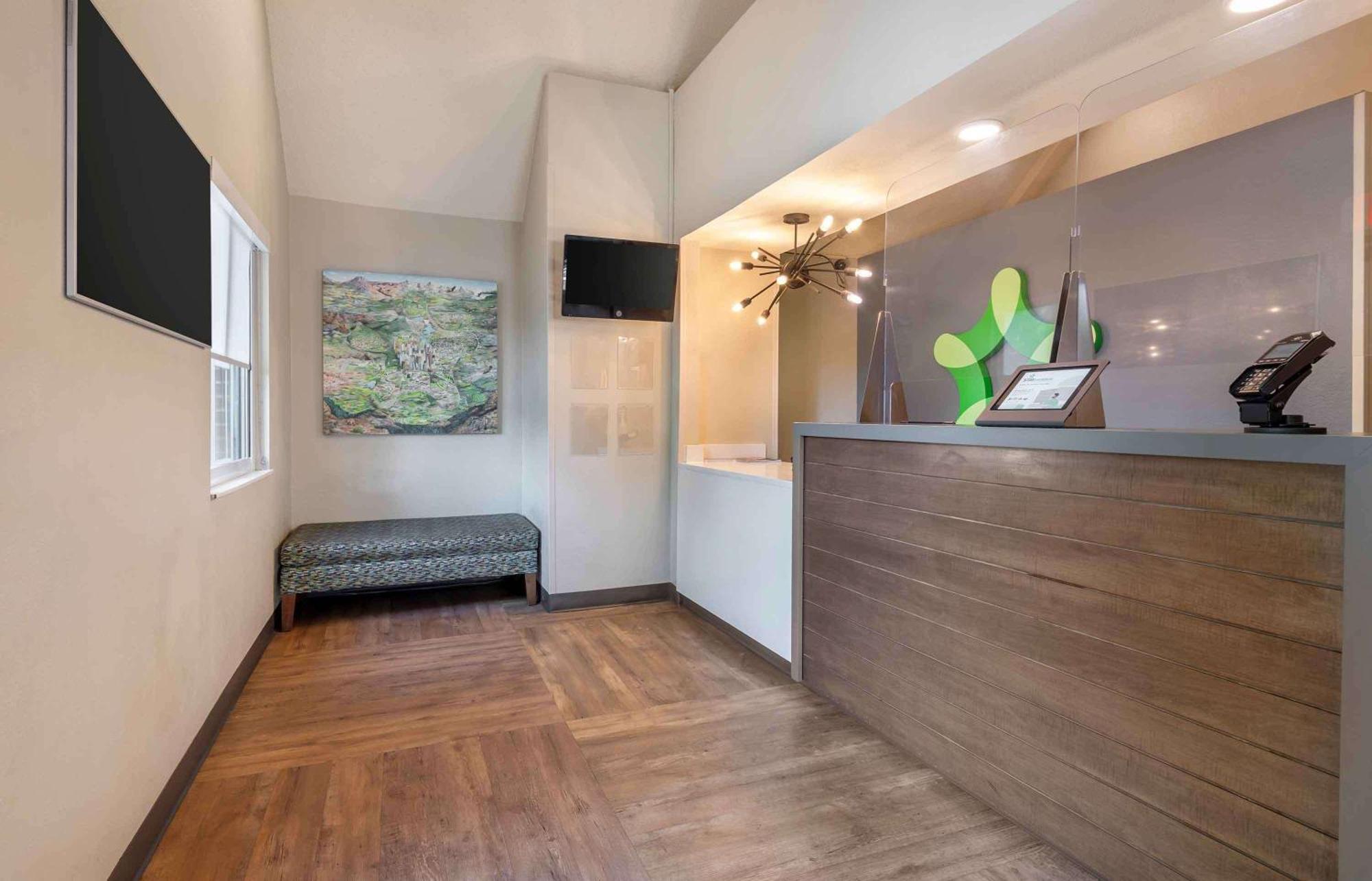 Extended Stay America Select Suites - Charlotte - University Place - E Mccullough Dr Екстер'єр фото