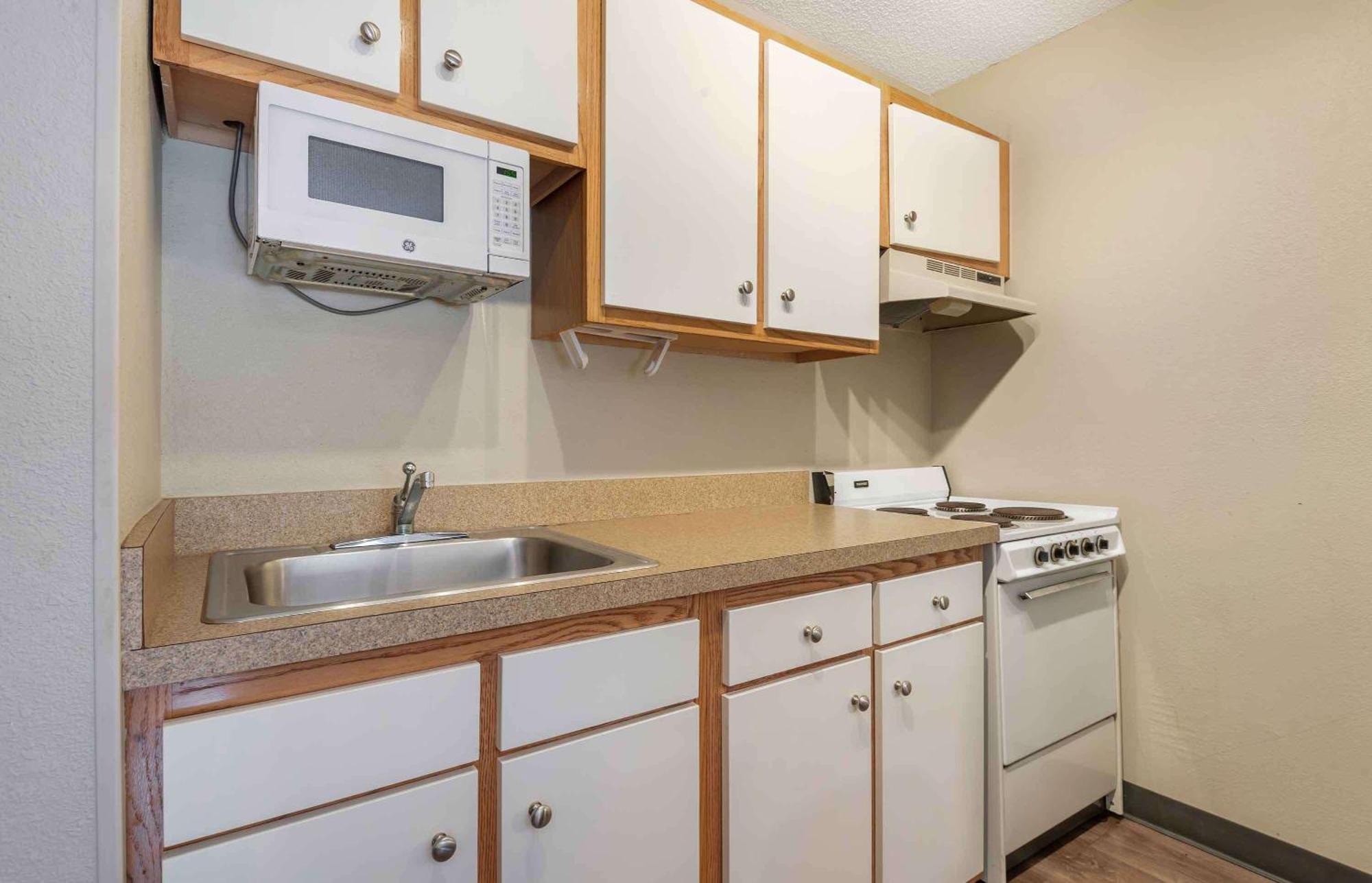 Extended Stay America Select Suites - Charlotte - University Place - E Mccullough Dr Екстер'єр фото