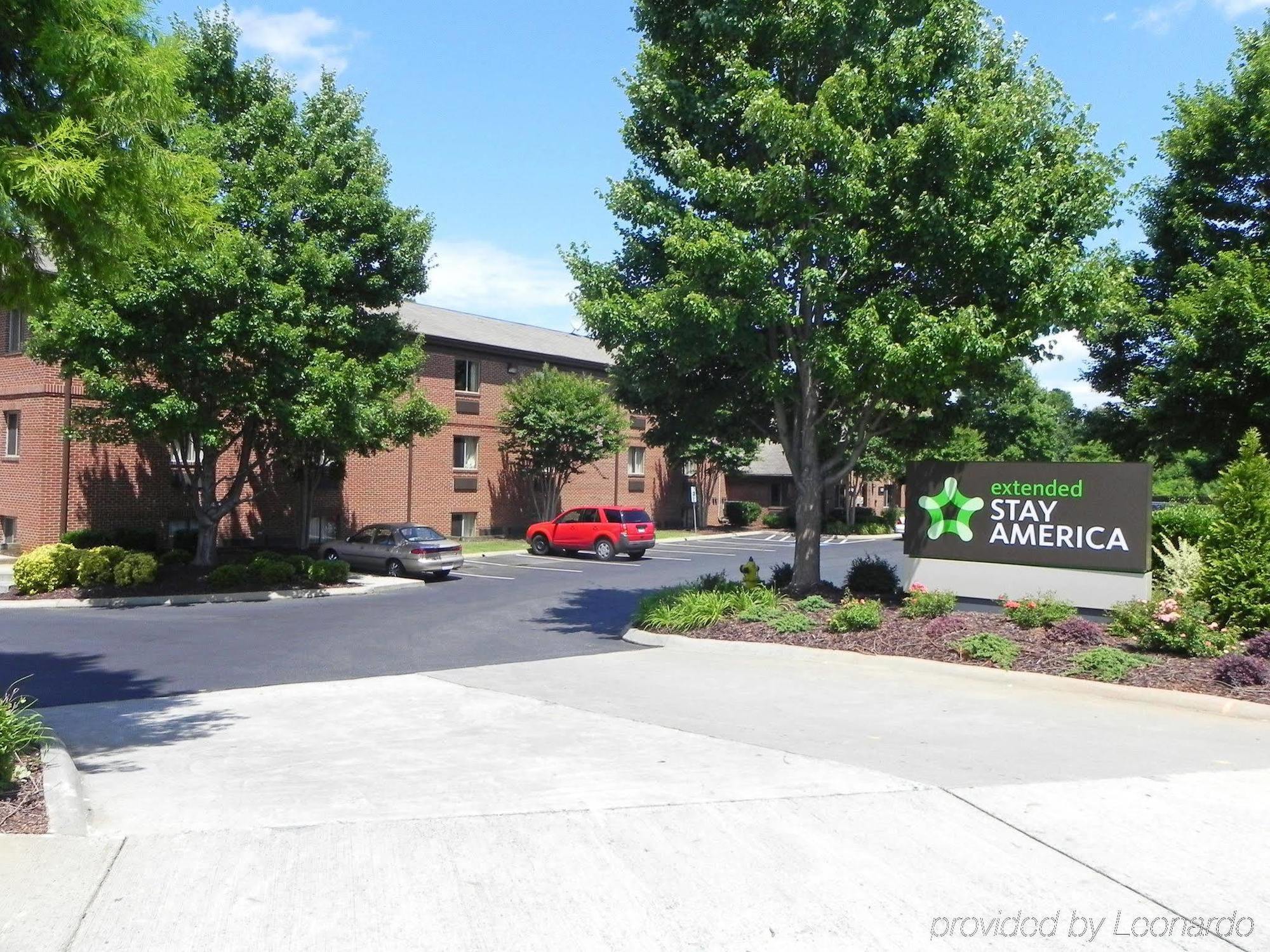 Extended Stay America Select Suites - Charlotte - University Place - E Mccullough Dr Екстер'єр фото