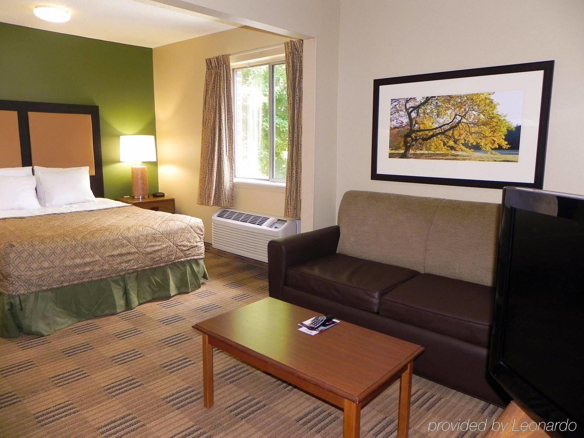 Extended Stay America Select Suites - Charlotte - University Place - E Mccullough Dr Екстер'єр фото